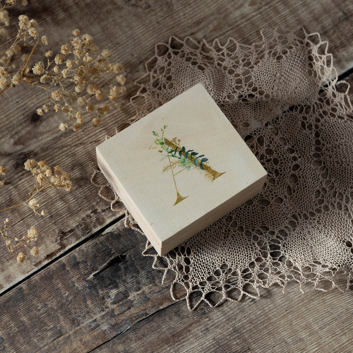Personalised wooden ring / gift box